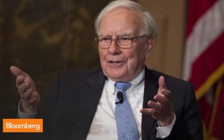 Buffett está contra distribuição de acções na Coca-Cola mas absteve-se de votar