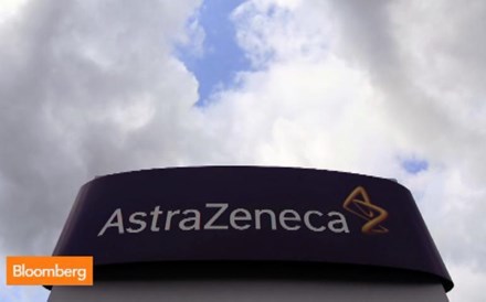 Pfizer e AstraZeneca: estes dois dinossauros vão casar? 