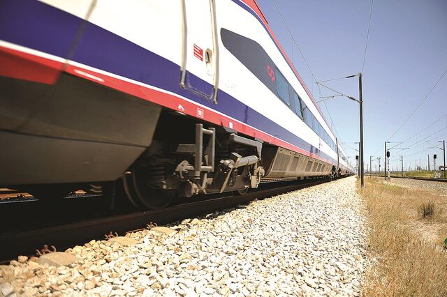 O dia num minuto: 67 cêntimos de sobretaxa, os transportes divididos por três e o futebol