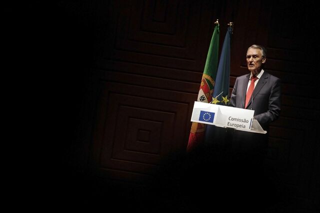 Cavaco Silva reitera necessidade de sistema fiscal 'competitivo e estável'