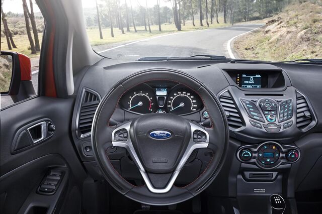 Lucros da Ford recuam e prevê-se que voltem a cair