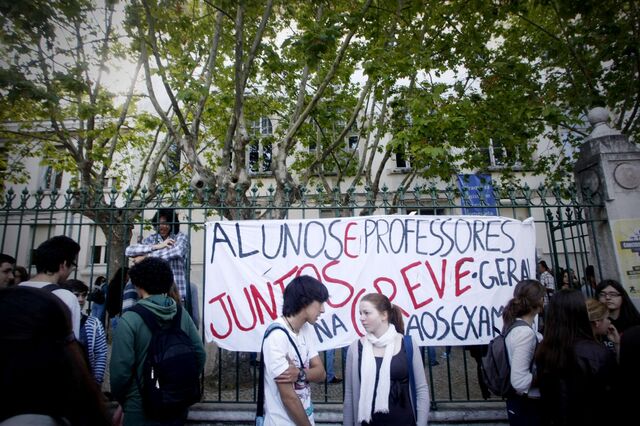 Escolas aprendem à força as novas contas da troika 