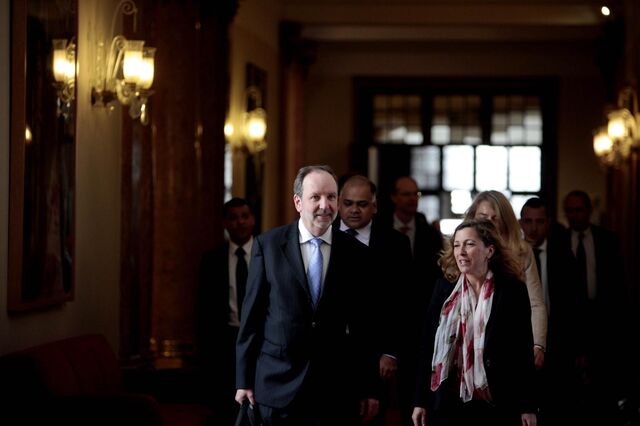 Troika exige plano estratégico para reduzir endividamento das empresas