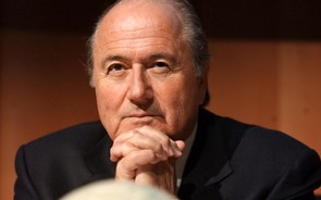 Blatter assume responsabilidade de sair da tempestade, Hussein quer transparência