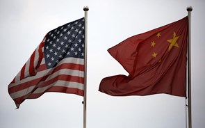 Exportações chinesas recuam em agosto devido a disputas comerciais com EUA