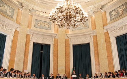 Membros da CNE criticam decisão que permitiu reuniões do Governo e do BCE