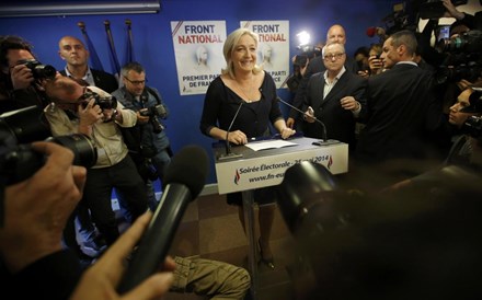 Marine Le Pen reeleita presidente da Frente Nacional com 100% dos votos