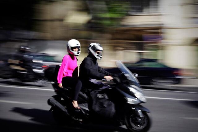 Motos podem vir a circular na faixa 'bus' em Lisboa