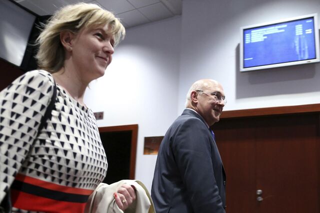 Ministros da UE analisam possível subida de impostos 