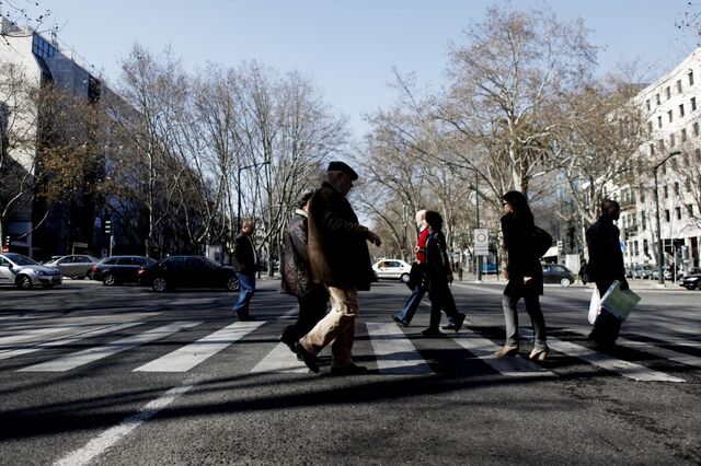 Actividade económica acentua crescimento apoiada no consumo das famílias