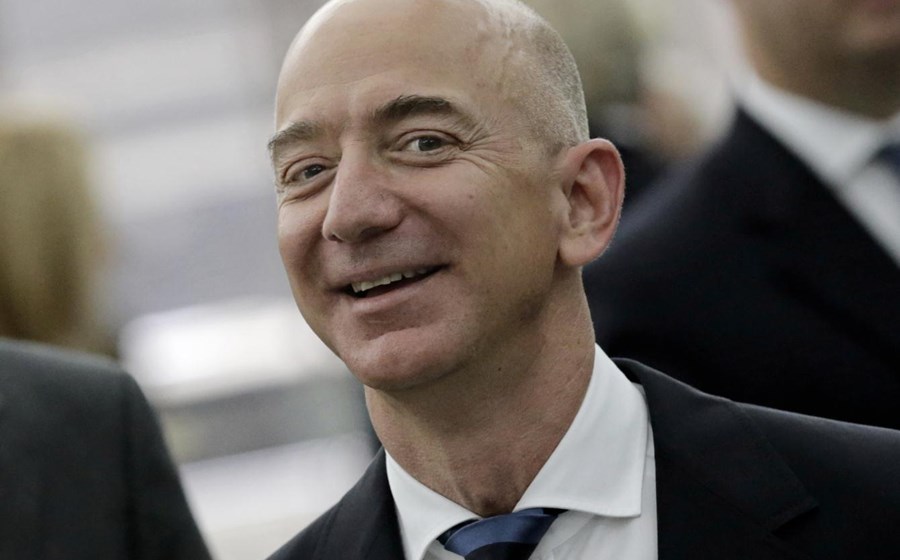 Jeff Bezos, CEO da Amazon, avaliada em 64,2 mil milhões de dólares