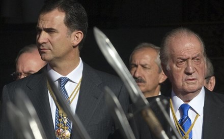 Juan Carlos abdica a favor de nova geração que reclama protagonismo