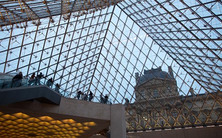 Louvre fecha ao público com receio de cheias no Sena