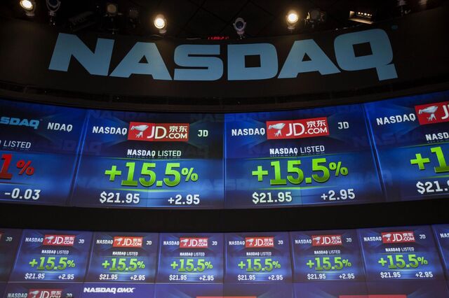 Wall Street recua pela terceira sessão com Nasdaq a sofrer maior queda em 11 meses