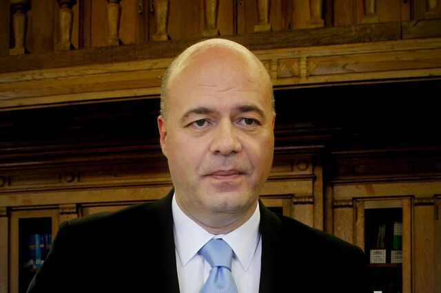 Antigo deputado do PSD vai liderar assembleia-geral da Caixa