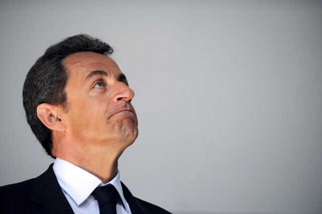 Sarkozy reconhece derrota nas primárias e apoia Fillon para presidente de França