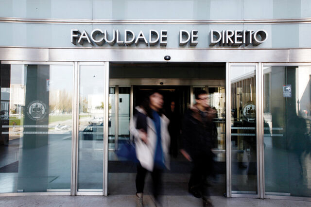 Faculdade de Direito de Lisboa cobra taxa de matrícula inédita de 203 euros