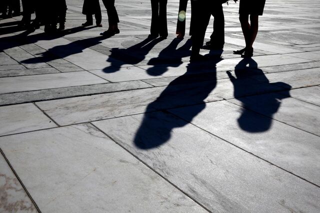 Precários do Estado. Conheça as regras e o requerimento que tem de apresentar