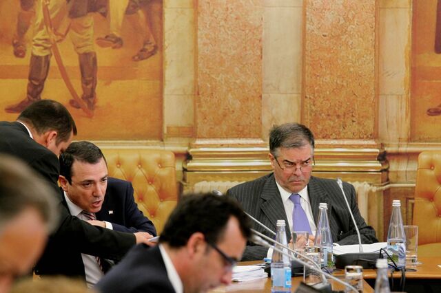Governo admite dificuldades na revisão dos suplementos do Estado