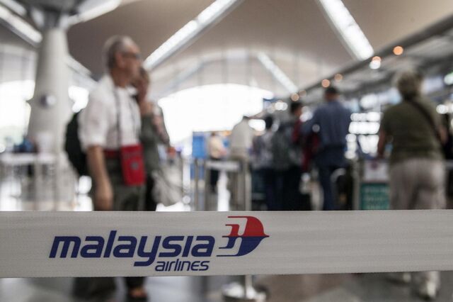 Acções da Malaysia Airlines tombam mais de 10% após queda de avião na Ucrânia