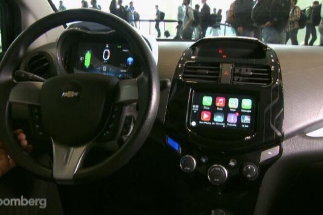 A Apple e o Google lutam para estar presentes no seu carro
