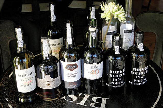 Bar do Binho : Serviço Público de vinho do Porto 