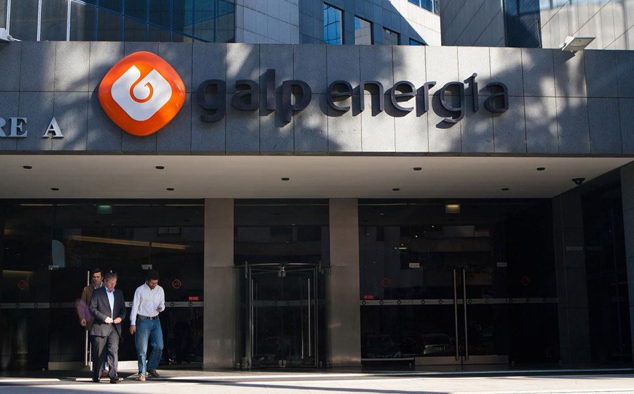 1039 – Galp Energia – A petrolífera liderada por Carlos Gomes da Silva surge na posição 1.039 da lista, sendo a segunda maior cotada portuguesa. Perdeu 195 posições face ao “ranking” de 2014.