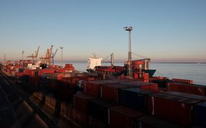 Contentores exportações comércio portos