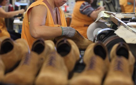 Um terço das empresas de calçado cria mais empregos