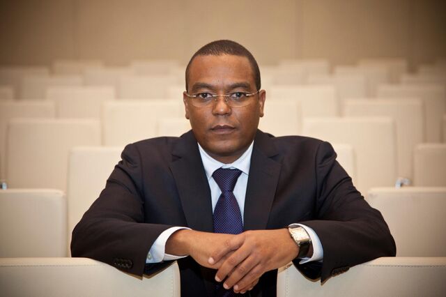 Presidente angolano exonera governador do banco central