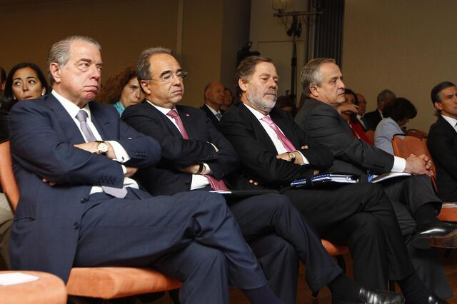 Espanhóis atacam em momento de viragem da banca nacional