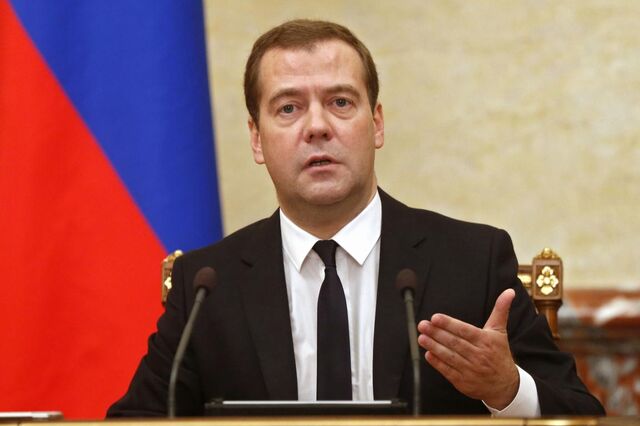 Medvedev ordena a governo russo que prepare resposta a sanções dos EUA