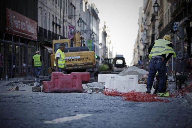 Construção abranda em Julho