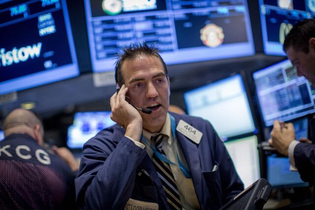 Wall Street recua no dia mas mantém ganhos na semana