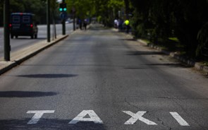 Centenas de taxistas concentrados em Lisboa em protesto contra a Uber