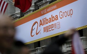 Grupo Alibaba compra participação na Suning por 28,3 mil milhões de yuan