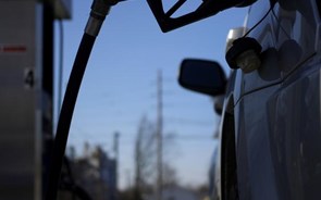 Impostos vão anular mais de um quarto da descida dos preços dos combustíveis