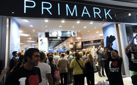 Primark perde 700 milhões por mês. Fecha tudo e cancela todas as encomendas
