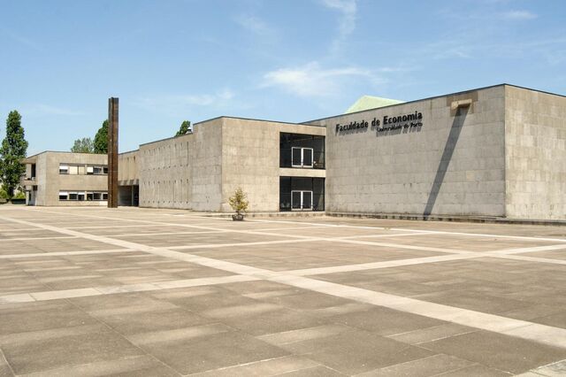 Faculdade de Economia do Porto procura novo diretor