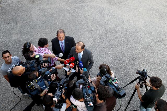 Salário mínimo destrói emprego? Escolha o seu estudo 