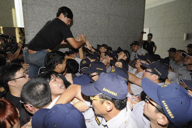 Registo de confrontos violentos em Hong Kong