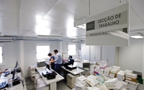 Tribunais reabrem  com polémica em torno dos funcionários