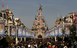 Acções da Euro Disney caem mais de 20% depois de resgate da empresa-mãe