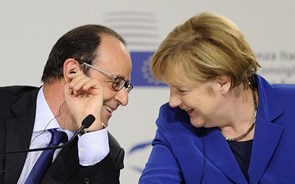 Hollande aprova novas medidas para modernizar a economia depois de críticas de Merkel