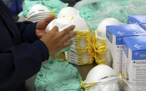 Uganda e Congo enfrentam surto de ébola.