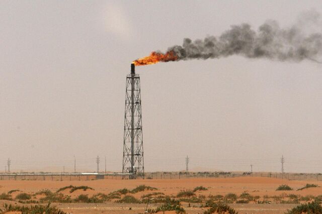 Arábia Saudita afunda preços do crude numa guerra pela quota de mercado 