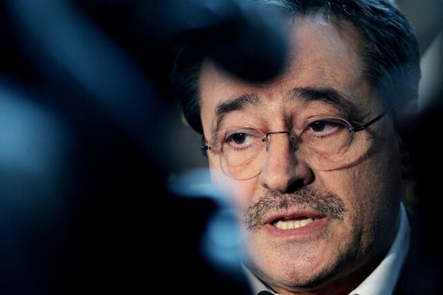 Autárquicas: PSD aprova ex-selecionador António Oliveira para Gaia