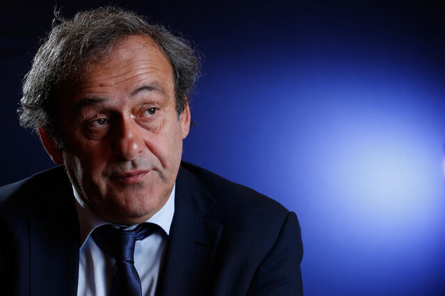Platini retira candidatura à presidência da FIFA