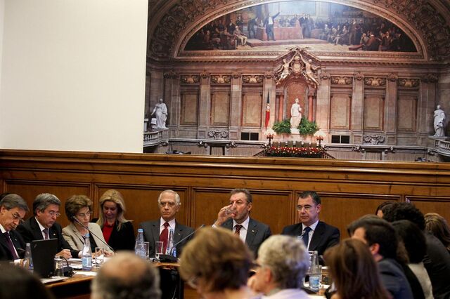 Crato quer mais 'autonomia' nas escolas, oposição considera situação 'insustentável'