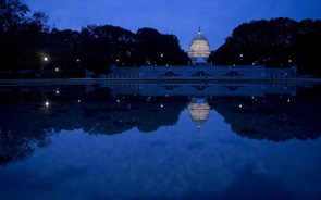 Senado dos EUA aprova acordo entre Trump e democratas sobre Harvey e dívida